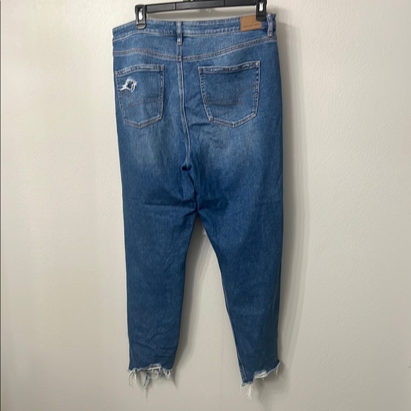 America Eagle Distressed Blue Women's Mom Jeans - Picture 2 of 4